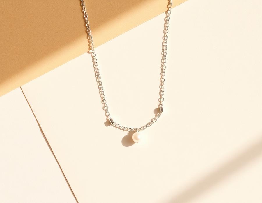 Fine silver chain with a single pearl, made to order